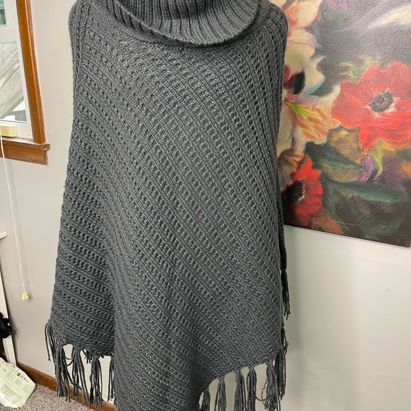 Miss83 Dark Gray Turtle Neck Poncho fringe Hem Rabbit Fur Trim OS Mob Wife Fall - Picture 3 of 5